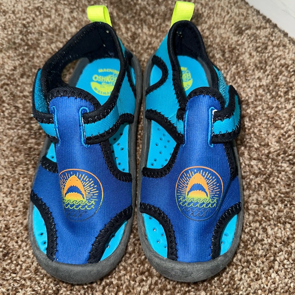 Oshkosh b’gosh washable water shoes.